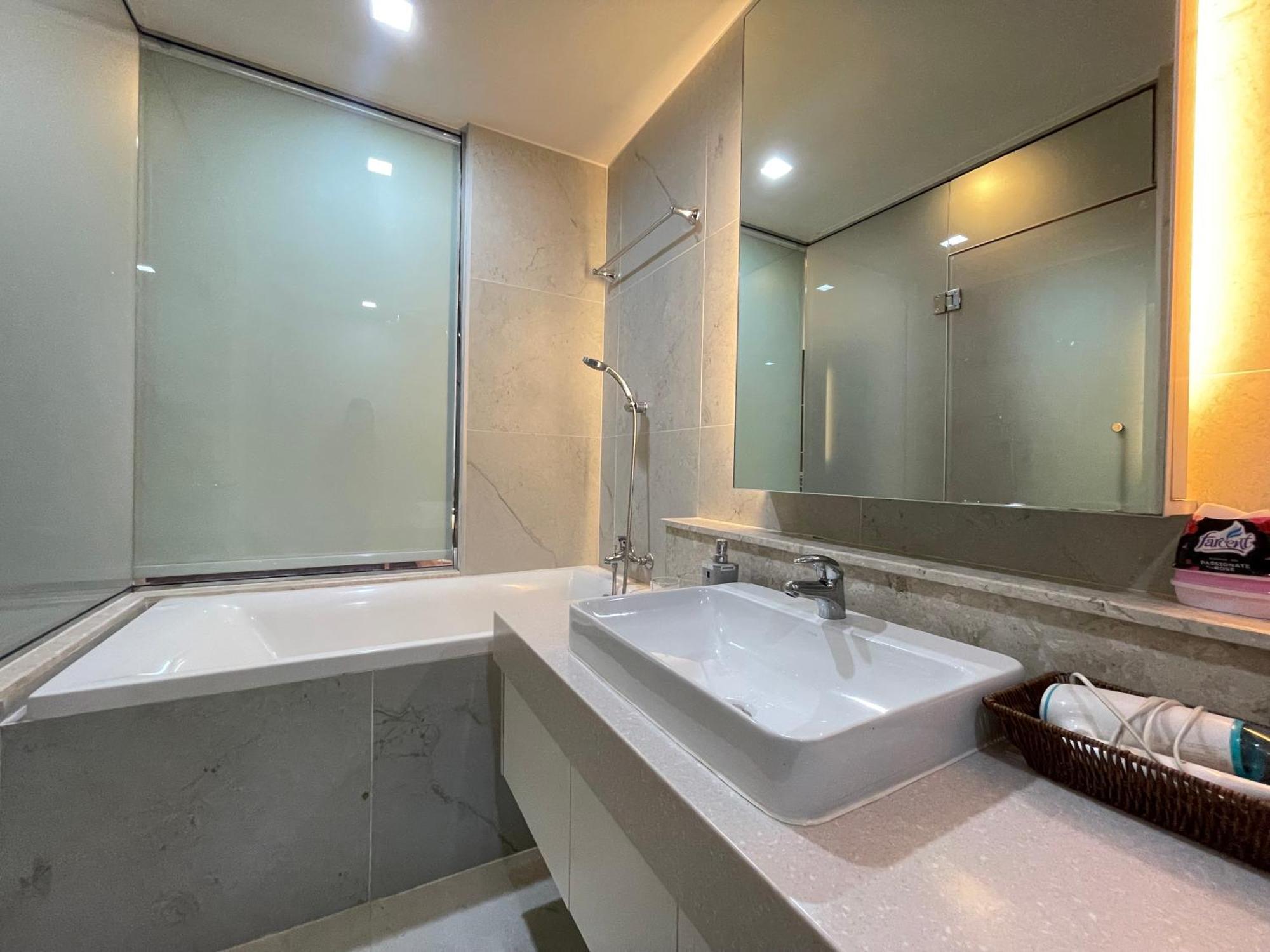Appartement The Astra Condominuim - By